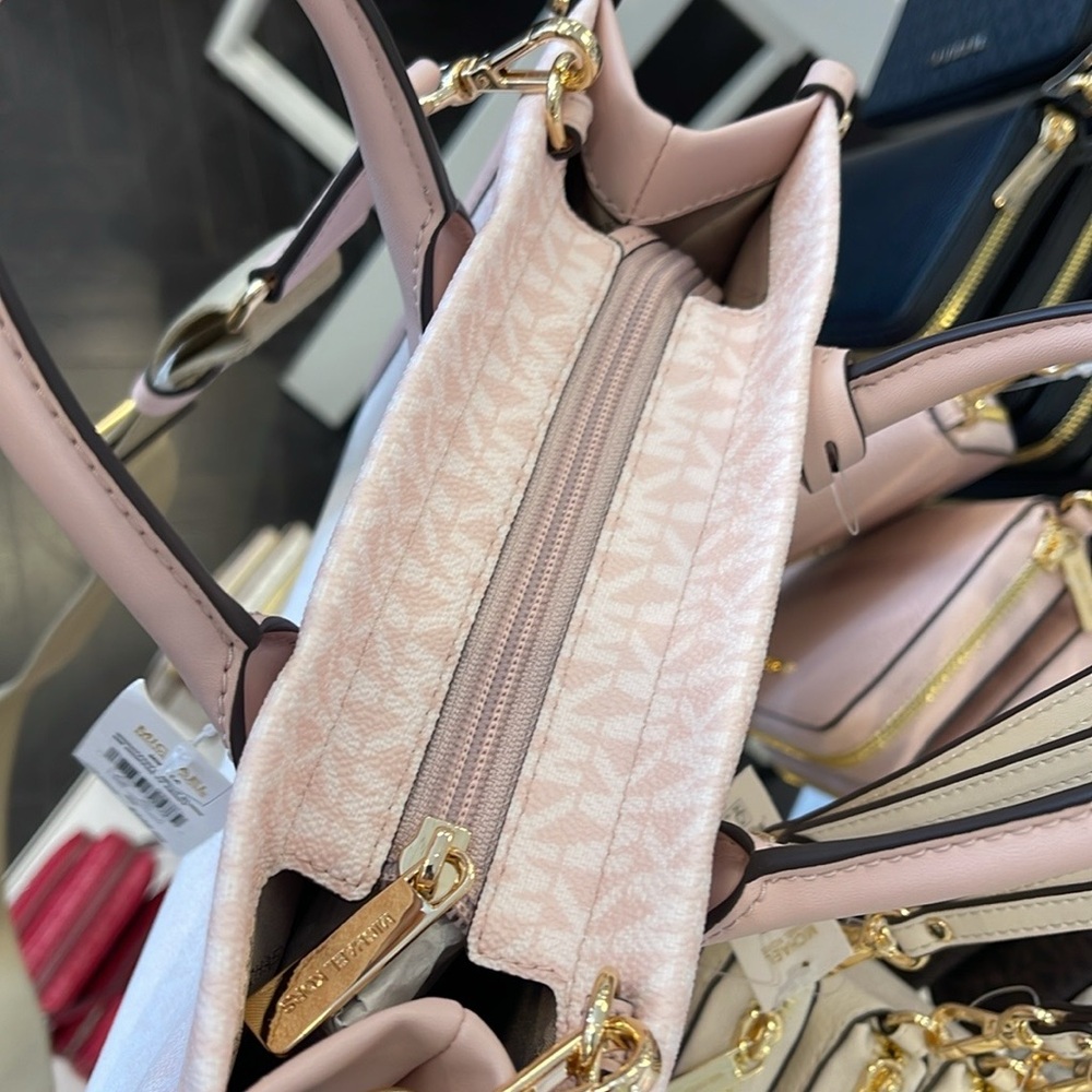 MICHAEL KORS Mirella Sm Ombré Signature Logo Crossbody SM SHOPPER TZ XBODY
Powdr - Picture 14 of 16